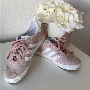 Adidas Gazelle Kids 2.5 (women’s 4.5)